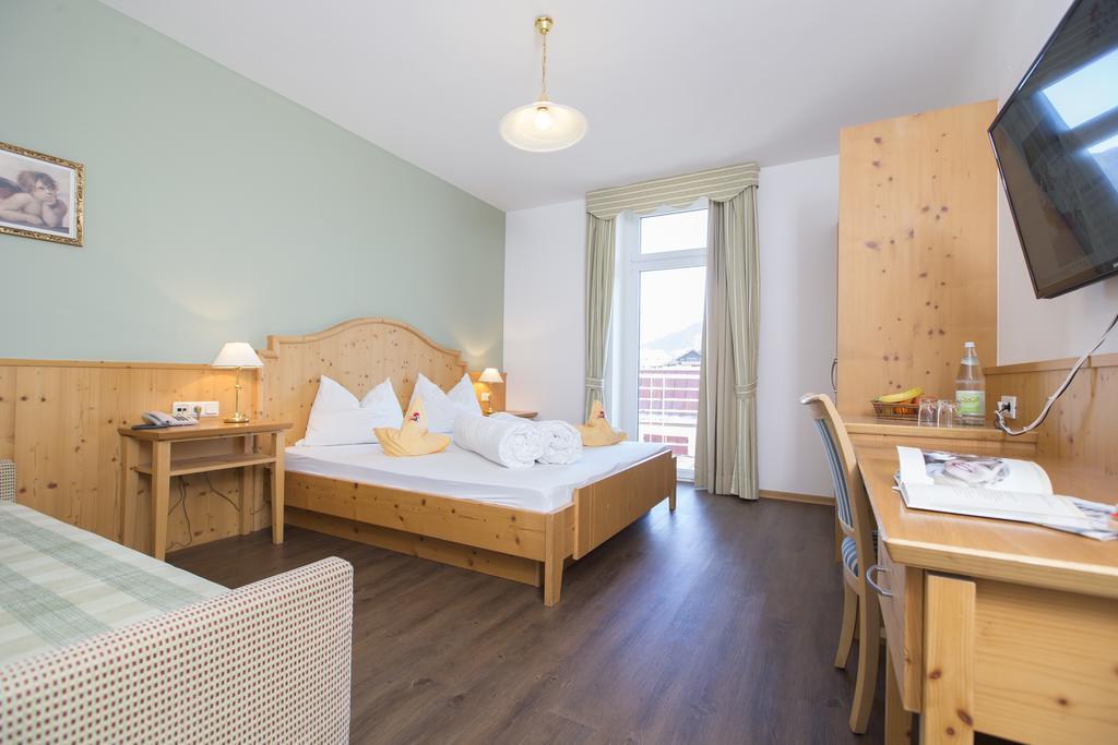 Hotel Kronplatz Valdaora Kültér fotó