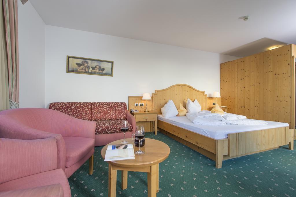 Hotel Kronplatz Valdaora Kültér fotó